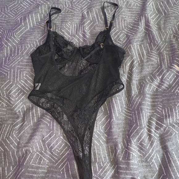Black lace bodysuit - Picture 5 of 5